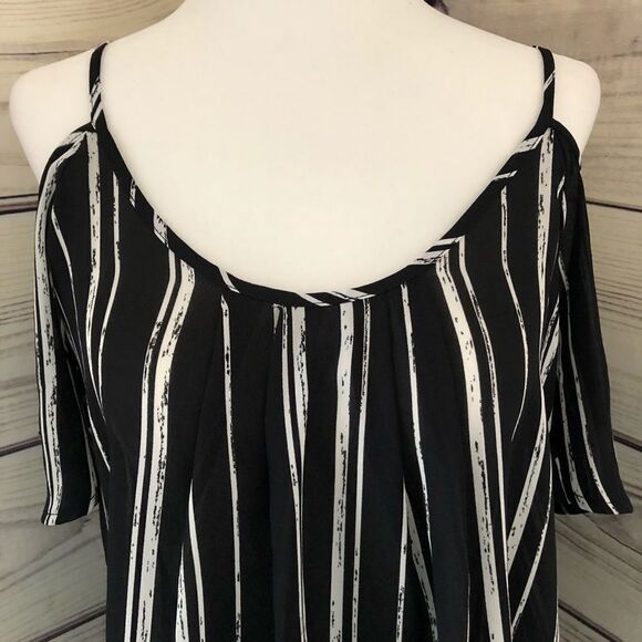 Lush Black & White Striped Cold Shoulder Tank XS - Picture 2 of 6